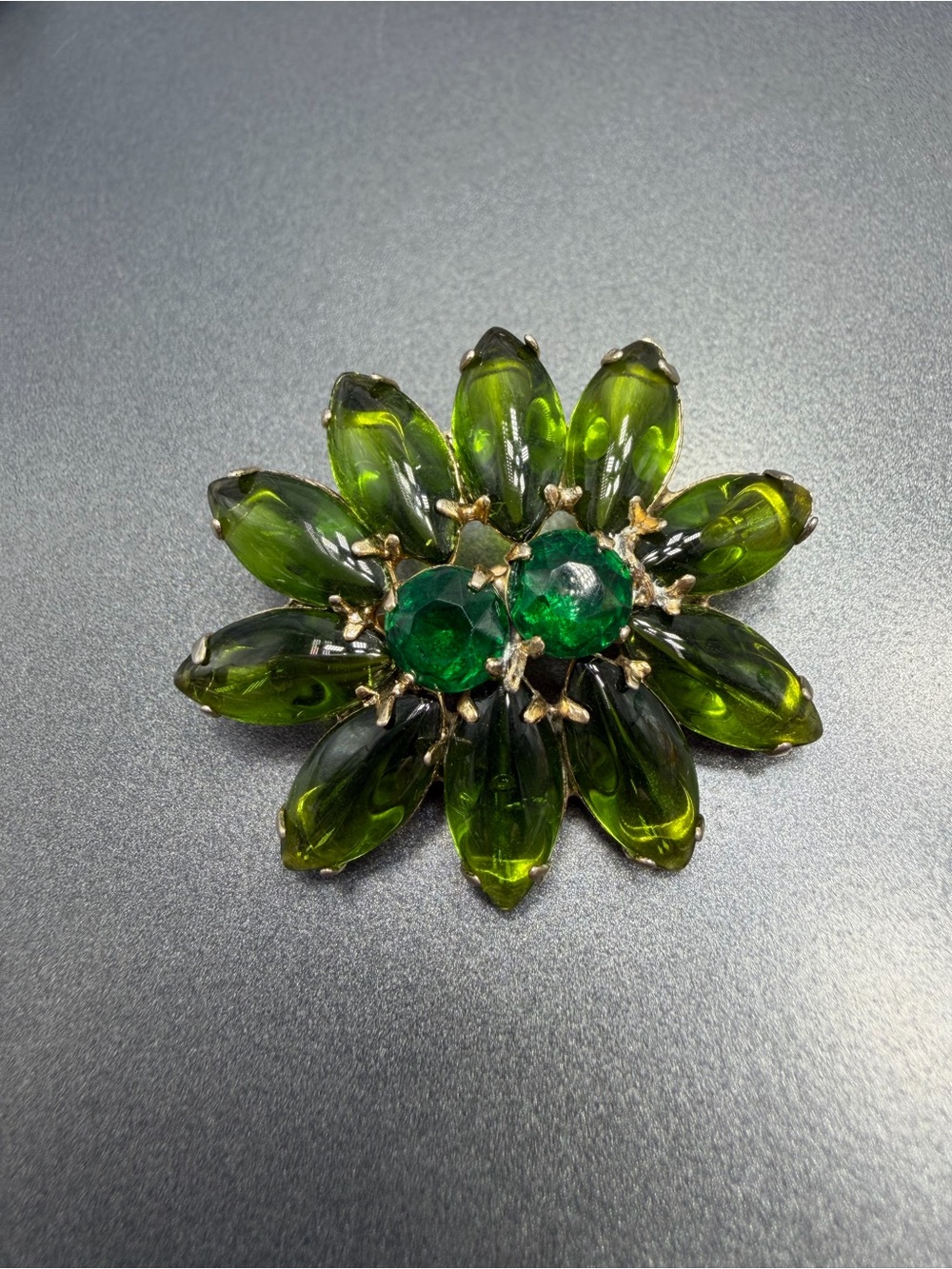 Vintage Art Glass Brooch Olivina #490ur